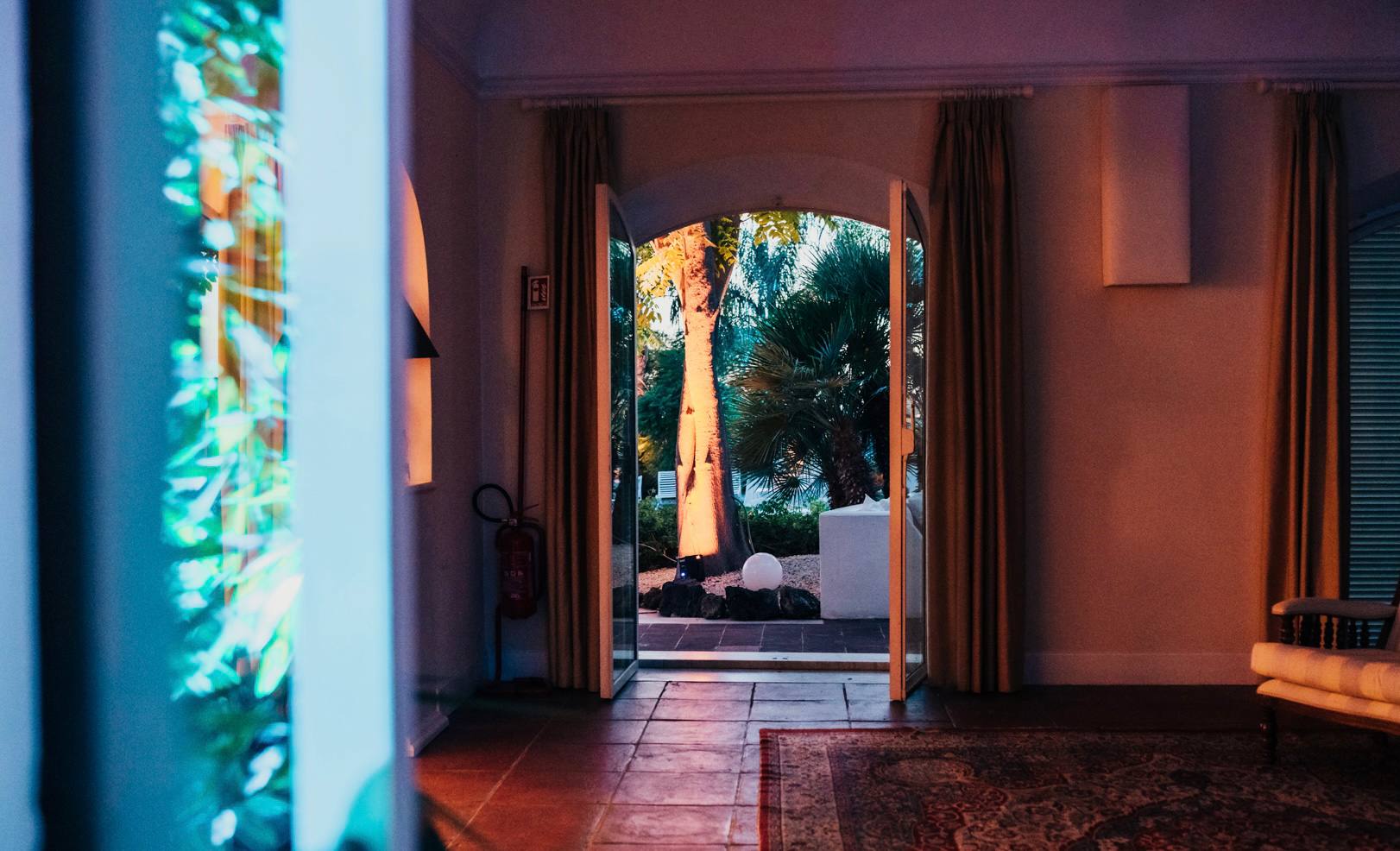 Indoor-outdoor hospitality space